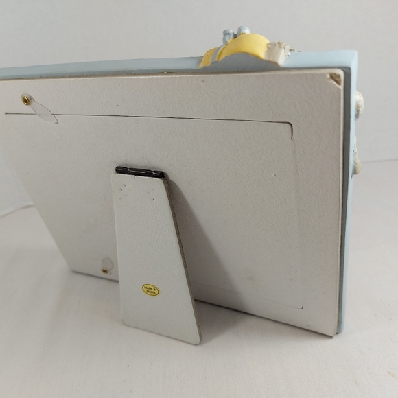 NWOT Frolicking Bunnies Resin/ Acrylic 3D Picture Frame For 4"x6" Picture - Picture 6 of 7